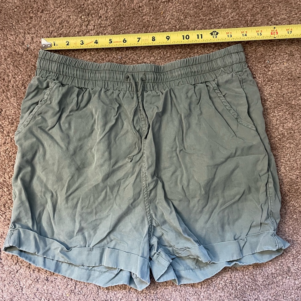 Small Universal thread goods co green shorts